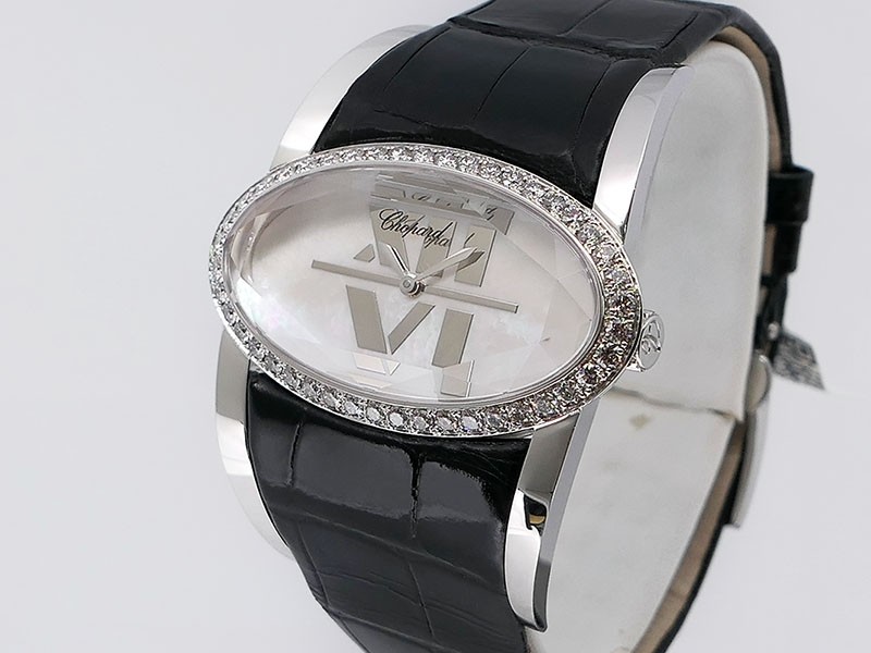 Chopard Classic Lady's Happy Oval Diamonds Bezel 1345787 18k White Gold Retail $36,000